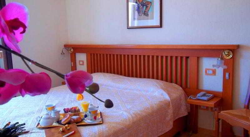 Hotel Ristorante La Conchiglia Cala Gonone Esterno foto